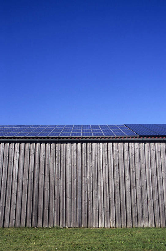 无人,竖图,室外,白天,正面,草地,草坪,美景,植物,阴影,环保,电力,光线,影子,景观,电能,草,蓝色,绿色,蓝天,天空,阳光,自然,天,景色,能源,晴朗,存储,回收,资源,储存,自然风光,蓄电池,利用,低碳,循环,万里无云,干电池,蓄电,持续,太阳能电池,晴空,晴空万里,彩图,电池