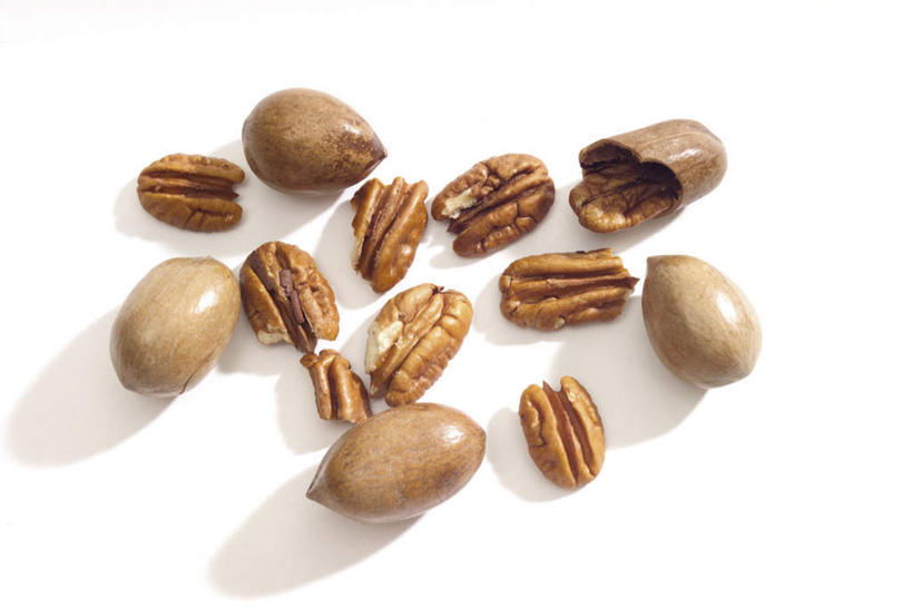 无人,横图,俯视,室内,特写,白天,白色背景,烹饪,西餐,桌面,桌子,阴影,影子,核桃,料理,食品,坚果,果实,菜肴,美食,食物,干果,西式,摄影,佳肴,影棚,小核桃,山核桃,胡桃,羌桃,彩图,高角度拍摄,影棚拍摄,拍摄