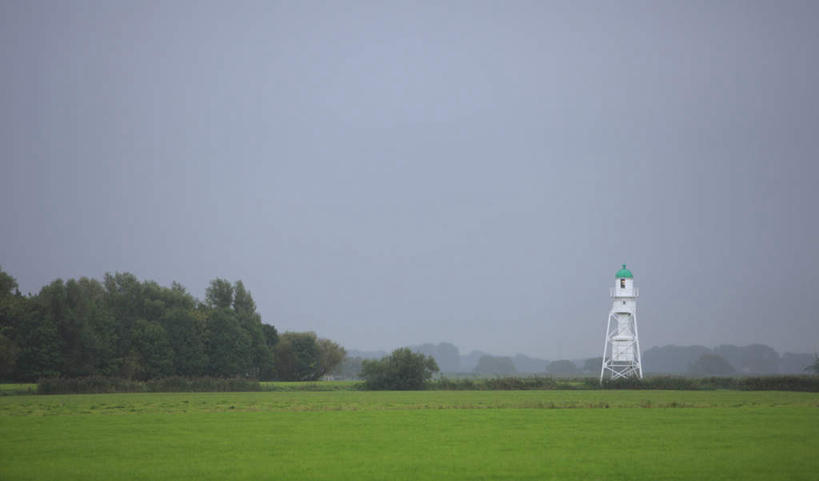 无人,横图,室外,白天,正面,旅游,度假,草地,草坪,美景,植物,道路,德国,欧洲,信息,景观,灯塔,交通,方向,娱乐,草,树,树木,蓝色,绿色,蓝天,天空,自然,天,享受,休闲,景色,放松,生长,晴朗,成长,引导,指引,西欧,自然风光,万里无云,德意志联邦共和国,航标,下萨克森州,下萨克森,晴空,晴空万里,彩图,导航