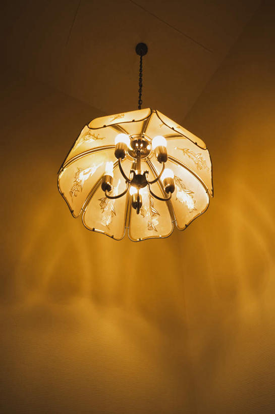 无人,竖图,室内,特写,白天,仰视,天花板,照明,吊挂,悬挂,阴影,光线,影子,灯光,挂,吊灯,灯,一个,灯具,单个,照亮,照明设备,彩图,低角度拍摄