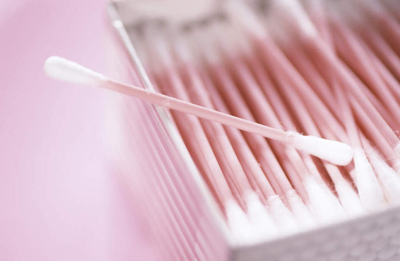 无人,横图,室内,特写,白天,正面,桌面,桌子,静物,一排,许多,阴影,粉色背景,朦胧,模糊,反射,木制,影子,纸盒,排列,粉色,木制品,棉花棒,棉签,摄影,影棚,队列,棉棒,擦拭棒,彩图,影棚拍摄,拍摄