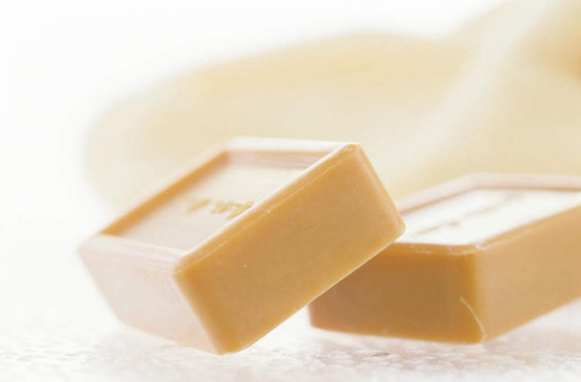 无人,横图,室内,特写,白天,正面,化妆,美容,静物,护肤,朦胧,模糊,方形,两个,化妆品,肥皂,香皂,日用品,洗浴用品,清洁,保养,享受,休闲,放松,保健,护肤品,化妆用品,护肤用品,舒缓,养颜,去污,紧肤,嫩肤,洗涤,彩图