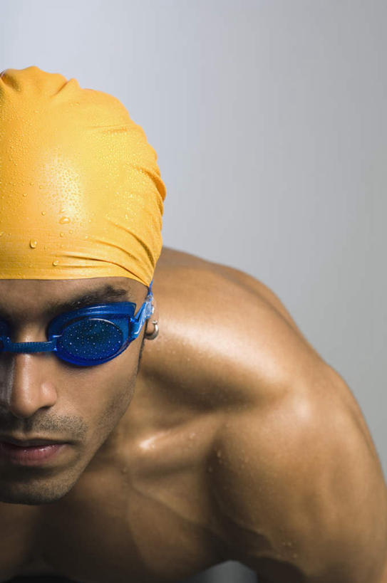 脸,头,脸颊,肌肉,健壮,一个人,运动员,蹲,竖图,室内,特写,白天,白色背景,正面,亚洲,仅一个男性,仅一个人,泳帽,眼镜,泳镜,注视,裸露,肩膀,仅一个年轻男性,游泳眼镜,观察,看,健康,活力,力量,摄影,影棚,观看,青春,察看,强壮,关注,裸,游泳运动员,男人,男性,年轻男性,亚洲人,印度人,头部,脸部,脸蛋,面部,体育运动员,运动选手,蹲着,半身,彩图,影棚拍摄,拍摄
