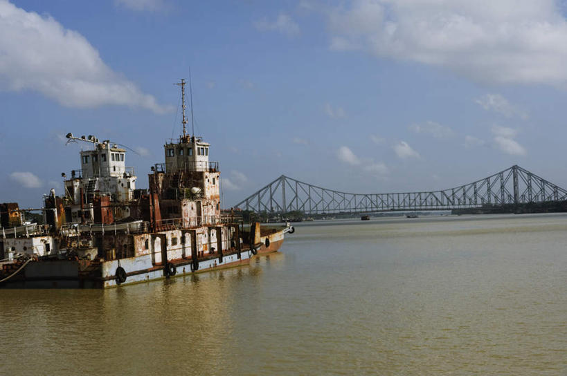 无人,横图,室外,特写,白天,正面,度假,湖,湖泊,美景,水,城市风光,城市,大桥,立交桥,桥梁,船,印度,亚洲,生锈,湖面,景观,水流,水面,云,云朵,高架,斜拉桥,桥,云彩,娱乐,白云,蓝天,天空,湖水,天,享受,休闲,景色,放松,运输,南亚,货船,首府,印度共和国,加尔各答,恒河,西孟加拉邦,彩图