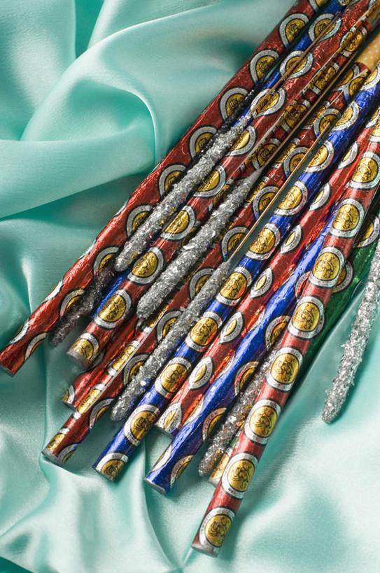 无人,竖图,俯视,室内,特写,白天,烟火,静物,许多,丝绸,蓝色,焰火,礼花,花炮,礼花炮,烟花,彩图,高角度拍摄