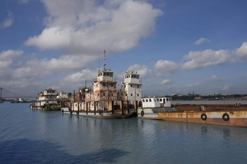 无人,家,横图,室外,白天,正面,度假,河流,石头,美景,水,城市风光,城市,轮船,船,印度,亚洲,一艘,石子,房屋,屋子,河水,景观,水流,云,云朵,公寓,桥,云彩,娱乐,石桥,洋房,楼房,拱桥,住宅,栈桥,蓝色,白云,蓝天,天空,交通工具,天,享受,休闲,景色,放松,拱形,晴朗,人行桥,石拱桥,载具,南亚,首府,印度共和国,加尔各答,西孟加拉邦,石块,晴空,彩图,房子