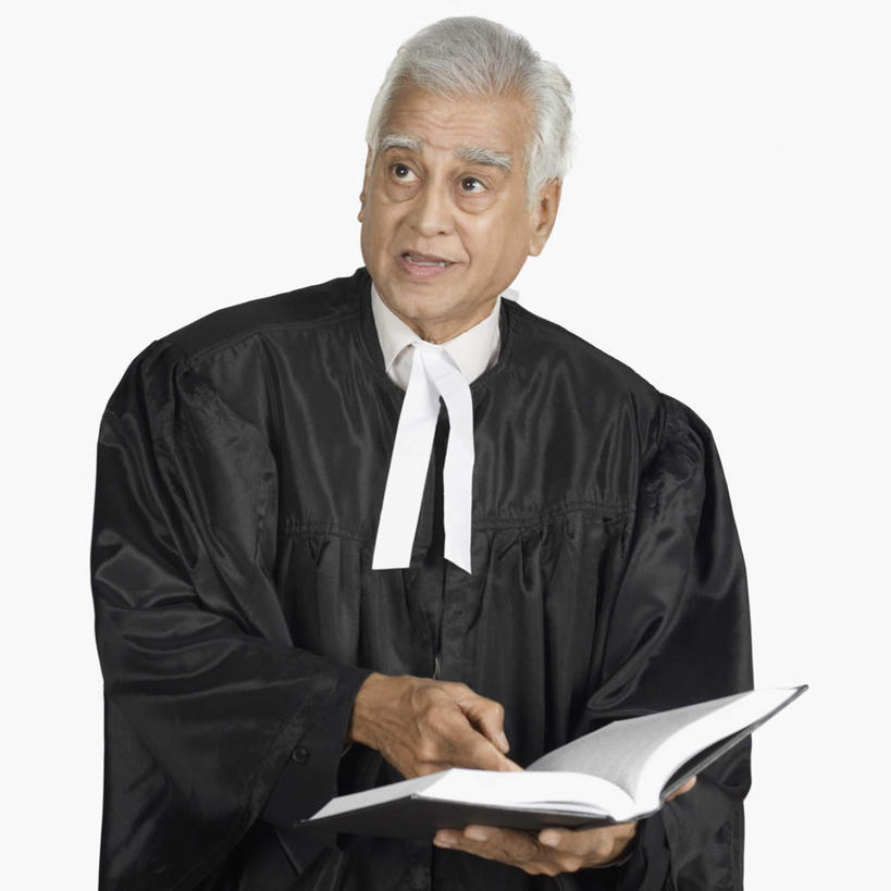 一个人,法官,站,方图,室内,白天,白色背景,正面,工作服,制服,书籍,亚洲,仅一个男性,仅一个人,一本,指,阴影,反射,影子,注视,方向,黑色,观察,看,手势,站着,仅一个老年男性,摄影,影棚,观看,察看,指向,食指,关注,工作制服,老年男性,男人,男性,亚洲人,印度人,书,图书,站立,半身,彩图,影棚拍摄,工作套服,拍摄,判事,推事