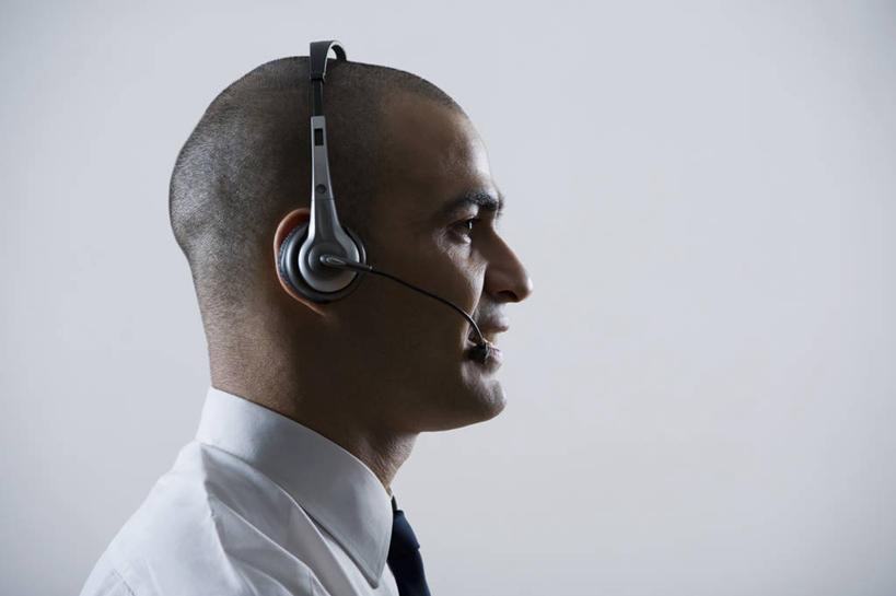 脸,头,脸颊,脖子,秃头,一个人,商务人士,商务男性,笑,微笑,露齿笑,横图,室内,特写,白天,侧面,衬衫,通讯,客服,亚洲,仅一个男性,仅一个人,灰色背景,套装,信息,领带,话务员,注视,肩膀,仅一个年轻男性,耳机,耳麦,话筒,观察,看,服务,通信,摄影,影棚,观看,协调,察看,麦克风,头戴式耳麦,象征,庄重,关注,销售,商务装,身份,工薪阶层,客服人员,电话销售,正式,地位,接待员,客户服务,男人,男性,年轻男性,亚洲人,印度人,头部,光头,无发,脖,颈,颈部,脸部,脸蛋,面部,白领,接线员,上班族,半身,彩图,影棚拍摄,衬衣,拍摄,头戴式耳机