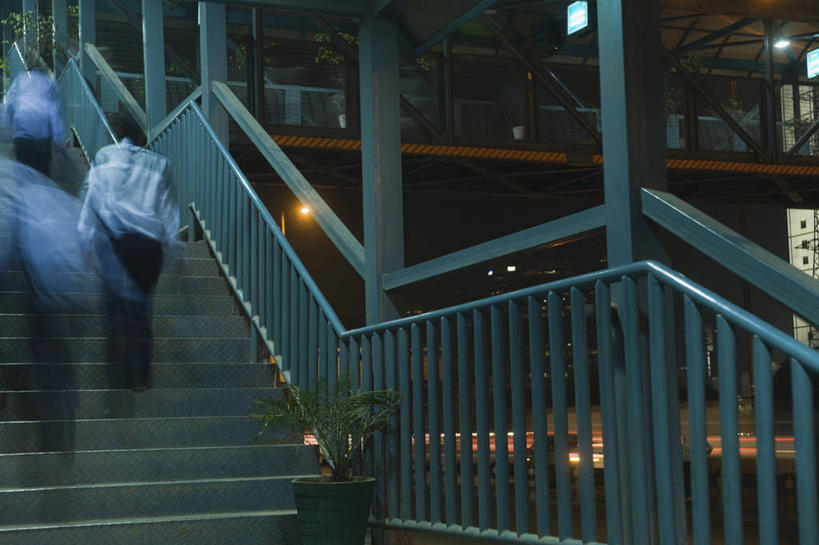 三个人,栏杆,走,横图,室外,夜晚,长时间曝光,度假,美景,楼梯,城市风光,城市,道路,路,路灯,夜景,公路,照明,印度,亚洲,行人,朦胧,模糊,扶手,阶梯,景观,灯光,交通,娱乐,护栏,路人,台阶,灯,背面,享受,休闲,景色,放松,照亮,照明设备,南亚,曝光,印度共和国,过客,哈里亚纳,哈里亚纳邦,男人,男性,年轻男性,年轻女性,女人,女性,亚洲人,印度人,马路,步行,散步,走路,彩图,全身,古尔冈