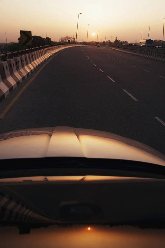 无人,竖图,室外,白天,正面,度假,美景,日落,太阳,城市风光,城市,道路,路,路灯,公路,汽车,照明,印度,亚洲,阴影,光线,影子,景观,晚霞,霞光,落日,灯光,分界线,停车线,交通,娱乐,车,灯,三个,天空,阳光,黄昏,交通工具,轿车,天,享受,休闲,景色,彩霞,放松,车行道,车行道分界线,照亮,照明设备,载具,标线,南亚,车行线,印度共和国,夕照,薄暮,哈里亚纳,哈里亚纳邦,夕阳,马路,彩图,傍晚,古尔冈,斜阳