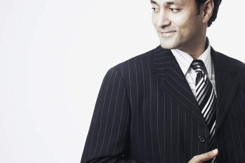 一个人,商务人士,商务男性,笑,微笑,横图,室内,白天,白色背景,正面,衬衫,亚洲,仅一个男性,仅一个人,套装,领带,注视,仅一个年轻男性,观察,回头,看,摄影,影棚,观看,察看,关注,商务装,工薪阶层,男人,男性,年轻男性,亚洲人,印度人,白领,上班族,半身,彩图,影棚拍摄,衬衣,拍摄