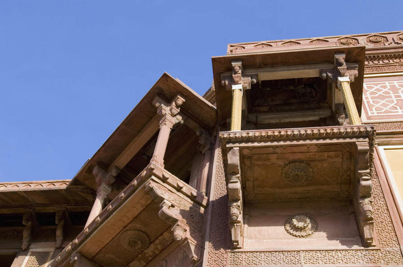 无人,宫殿,横图,室外,白天,仰视,旅游,度假,名胜古迹,标志建筑,地标,建筑,印度,亚洲,阴影,遗迹,光线,影子,古迹,文物,娱乐,建设,古建筑,蓝色,蓝天,天空,阳光,天,享受,休闲,旅游胜地,放松,晴朗,古堡,南亚,古文明,万里无云,印度共和国,北方邦,阿格拉堡,阿格拉红堡,红堡,晴空,晴空万里,彩图,低角度拍摄