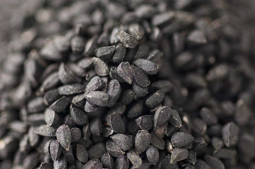 无人,横图,俯视,室内,特写,白天,白色背景,植物,一堆,许多,阴影,堆叠,堆积,朦胧,模糊,反射,影子,调味,香料,佐料,草药,药草,中药,黑色,摄影,香芹,影棚,堆,葛缕子,配料,药材,中草药,中药材,本草,作料,彩图,高角度拍摄,影棚拍摄,拍摄