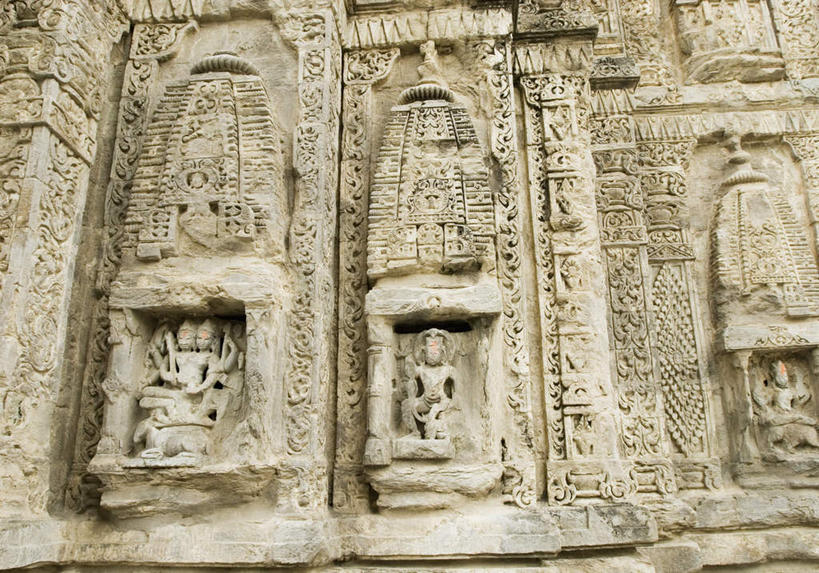 无人,寺庙,横图,室外,白天,仰视,旅游,度假,名胜古迹,标志建筑,地标,建筑,雕塑,印度,亚洲,阴影,节日,遗迹,艺术,装饰,光线,雕刻,雕像,影子,墙,燃烧,古迹,文化,文物,娱乐,建设,古建筑,石雕,墙壁,墙面,阳光,香火,工艺品,庙宇,祈祷,享受,休闲,健康,旅游胜地,放松,许愿,宗教,信仰,纪念,祈求,美术,主题,南亚,陈列,古文明,喜马偕尔邦,印度共和国,功能,美学,高山之州,喜马偕尔,纳拉亚那庙,天女神庙,平安,彩图,低角度拍摄,庙,寺