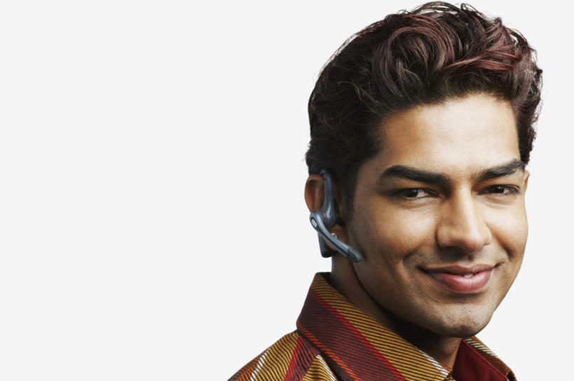 脸,头,脸颊,脖子,一个人,笑,微笑,横图,室内,特写,白天,白色背景,正面,衬衫,通讯,客服,亚洲,仅一个男性,仅一个人,信息,话务员,注视,仅一个年轻男性,耳机,耳麦,话筒,观察,看,服务,通信,摄影,影棚,观看,协调,察看,麦克风,头戴式耳麦,关注,销售,客服人员,电话销售,接待员,男人,男性,年轻男性,亚洲人,印度人,头部,脖,颈,颈部,脸部,脸蛋,面部,接线员,半身,彩图,影棚拍摄,衬衣,拍摄,头戴式耳机