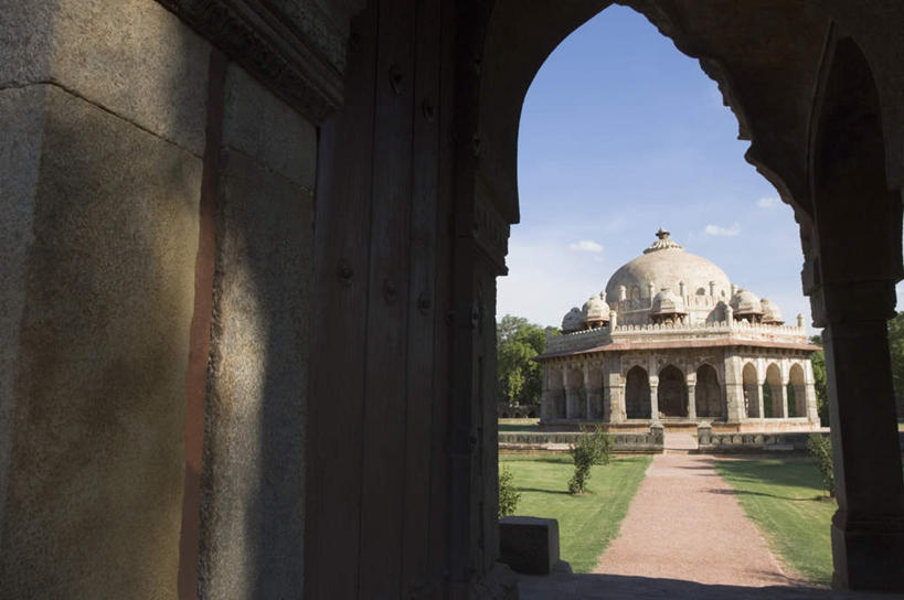 无人,横图,室外,白天,正面,旅游,度假,草地,草坪,名胜古迹,植物,门,标志建筑,道路,地标,建筑,路,印度,亚洲,阴影,遗迹,光线,影子,墙,云,云朵,拱门,小路,交通,首都,云彩,古迹,文物,娱乐,建设,古建筑,墙壁,墙面,草,树,树木,蓝色,绿色,白云,蓝天,天空,阳光,自然,门框,天,享受,休闲,墓地,旅游胜地,放松,生长,晴朗,成长,皇帝,权威,坟墓,陵墓,高贵,南亚,坟场,古文明,新德里,印度共和国,权力,统治,权势,天子,九五之尊,圣上,统治者,陛下,官家,势力,胡马雍,胡马雍陵,晴空,彩图