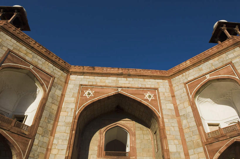 无人,横图,室外,白天,仰视,旅游,度假,名胜古迹,门,标志建筑,地标,建筑,印度,亚洲,阴影,遗迹,光线,影子,墙,拱门,首都,古迹,文物,娱乐,建设,古建筑,墙壁,墙面,蓝色,蓝天,天空,阳光,门框,天,享受,休闲,墓地,旅游胜地,放松,晴朗,皇帝,权威,坟墓,陵墓,高贵,南亚,坟场,古文明,万里无云,新德里,印度共和国,权力,统治,权势,天子,九五之尊,圣上,统治者,陛下,官家,势力,胡马雍,胡马雍陵,晴空,晴空万里,彩图,低角度拍摄