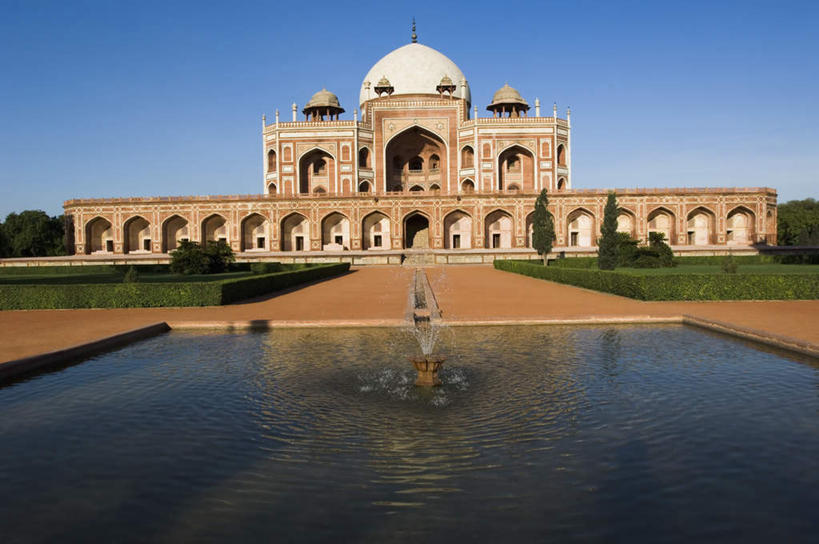 无人,横图,室外,白天,正面,旅游,度假,名胜古迹,水,植物,门,标志建筑,地标,建筑,喷泉,印度,亚洲,一排,阴影,飞溅,遗迹,整齐,溅,光线,液体,影子,墙,景观,水滴,拱门,首都,古迹,文化,文物,娱乐,建设,古建筑,墙壁,墙面,水珠,树,树木,排列,蓝色,绿色,蓝天,天空,阳光,自然,门框,天,品味,享受,休闲,墓地,旅游胜地,放松,生长,晴朗,成长,皇帝,权威,坟墓,陵墓,队列,高贵,喷洒,南亚,水景,坟场,古文明,万里无云,新德里,印度共和国,美观,权力,统治,权势,天子,九五之尊,圣上,统治者,陛下,官家,势力,胡马雍,胡马雍陵,设计,晴空,晴空万里,彩图