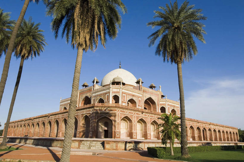 无人,横图,室外,白天,仰视,旅游,度假,名胜古迹,植物,门,标志建筑,地标,建筑,棕榈树,叶子,印度,亚洲,一排,阴影,遗迹,整齐,光线,影子,墙,云,云朵,拱门,绿叶,首都,云彩,古迹,文物,娱乐,建设,古建筑,墙壁,墙面,树,树木,排列,蓝色,绿色,白云,蓝天,天空,阳光,自然,门框,天,享受,休闲,墓地,嫩叶,旅游胜地,放松,生长,晴朗,成长,皇帝,权威,坟墓,陵墓,队列,高贵,南亚,坟场,古文明,棕榈叶,新德里,印度共和国,权力,统治,权势,天子,九五之尊,圣上,统治者,陛下,官家,势力,胡马雍,胡马雍陵,叶,叶片,晴空,彩图,低角度拍摄