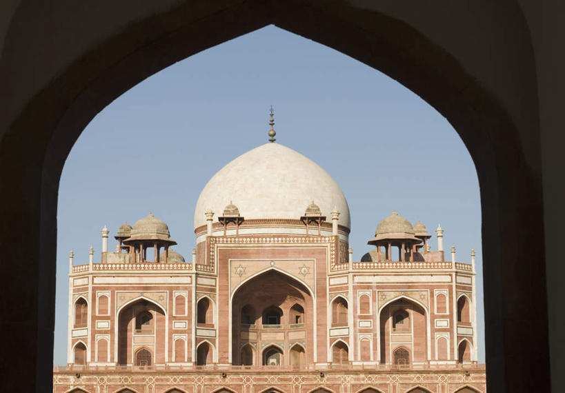 无人,横图,室外,白天,正面,旅游,度假,名胜古迹,门,标志建筑,地标,建筑,印度,亚洲,阴影,遗迹,光线,影子,墙,拱门,走道,走廊,过道,首都,古迹,文物,娱乐,建设,古建筑,墙壁,墙面,蓝色,蓝天,天空,阳光,门框,天,享受,休闲,墓地,旅游胜地,放松,晴朗,皇帝,权威,坟墓,陵墓,高贵,南亚,坟场,古文明,万里无云,新德里,印度共和国,权力,统治,权势,天子,九五之尊,圣上,统治者,陛下,官家,势力,胡马雍,胡马雍陵,晴空,晴空万里,彩图