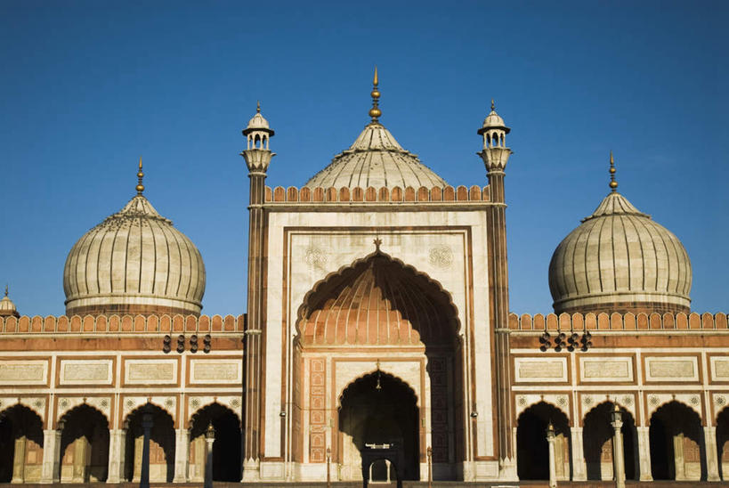 无人,横图,室外,白天,仰视,旅游,度假,名胜古迹,门,标志建筑,地标,建筑,印度,亚洲,一排,阴影,节日,遗迹,整齐,光线,影子,墙,拱门,古迹,文化,文物,娱乐,建设,古建筑,墙壁,墙面,排列,蓝色,蓝天,天空,阳光,门框,天,祈祷,享受,休闲,健康,旅游胜地,放松,许愿,宗教,信仰,晴朗,纪念,祈求,伊斯兰教,队列,清真寺,南亚,古文明,万里无云,印度共和国,贾玛清真寺,贾玛寺,旧德里,平安,晴空,晴空万里,彩图,低角度拍摄