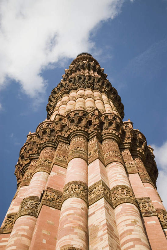 无人,竖图,室外,白天,仰视,旅游,度假,石头,名胜古迹,标志建筑,地标,建筑,印度,亚洲,阴影,节日,遗迹,光线,石子,影子,墙,云,云朵,塔,首都,云彩,古迹,文化,文物,娱乐,建设,古建筑,墙壁,墙面,蓝色,白云,蓝天,天空,阳光,天,祈祷,享受,休闲,健康,旅游胜地,放松,许愿,宗教,信仰,晴朗,纪念,祈求,伊斯兰教,清真寺,南亚,古文明,新德里,印度共和国,顾特卜塔,平安,石块,岩石,晴空,彩图,低角度拍摄
