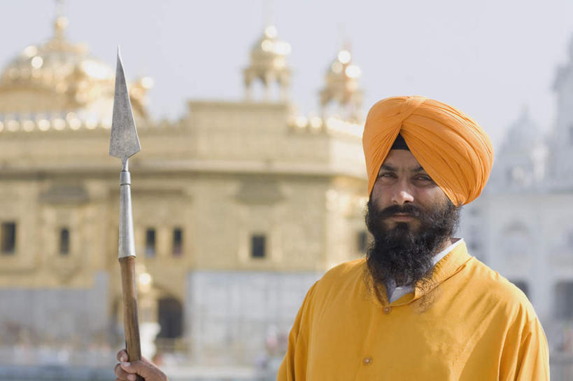 一个人,寺庙,站,横图,室外,白天,正面,民族服装,旅游,度假,名胜古迹,标志建筑,地标,建筑,印度,亚洲,仅一个男性,仅一个人,仅一个中年男性,服装,节日,朦胧,模糊,遗迹,装饰,头巾,燃烧,注视,古迹,文化,文物,娱乐,建设,古建筑,衣服,黄色,香火,庙宇,观察,看,祈祷,站着,享受,休闲,健康,旅游胜地,放松,许愿,宗教,服饰,信仰,观看,纪念,华丽,修饰,祈求,点缀,察看,衣着,穿着,关注,南亚,古文明,印度共和国,衬托,美观,雅致,雅观,衣饰,旁遮普,旁遮普邦,阿姆利则,平安,男人,男性,中年男性,亚洲人,印度人,站立,半身,彩图,传统服装,民俗服,庙,寺