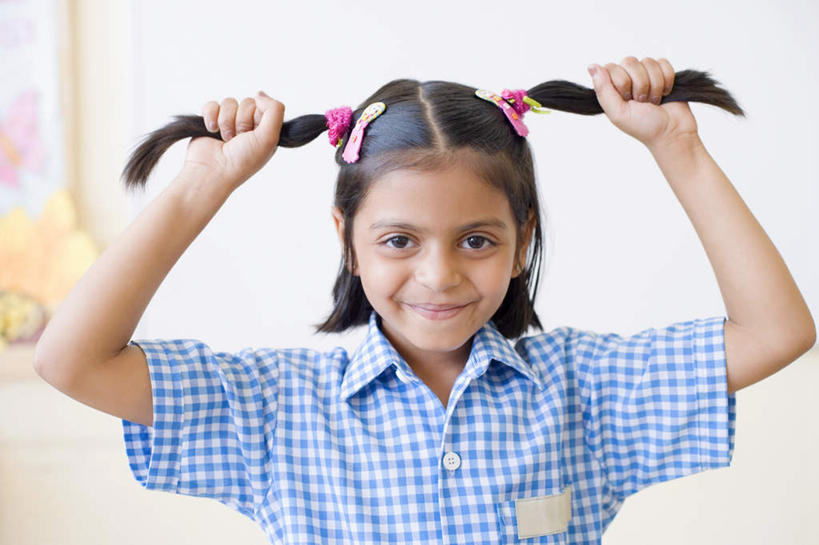 儿童,一个人,学生,学校,站,横图,室内,白天,正面,制服,纯洁,亚洲,仅一个女性,仅一个人,服装,注视,校园,小孩,观察,看,站着,仅一个小孩,教室,辫子,校服,可爱,童年,童趣,观看,察看,抓着,关注,童真,烂漫,无邪,学生服,天真,女孩,女人,女性,亚洲人,印度人,孩子,站立,半身,彩图,女生