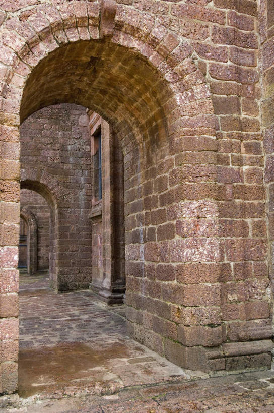 无人,教堂,竖图,室外,白天,正面,旅游,度假,石头,标志建筑,地标,建筑,印度,亚洲,一排,许多,阴影,节日,整齐,光线,石子,影子,墙,拱门,文化,娱乐,建设,墙壁,墙面,排列,阳光,祈祷,享受,休闲,健康,旅游胜地,放松,许愿,宗教,信仰,纪念,祈求,队列,南亚,信念,印度共和国,果阿,果阿邦,平安,石块,岩石,彩图,大教堂,礼拜堂