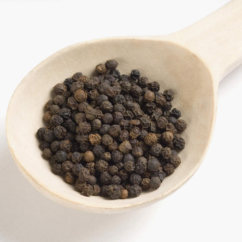 无人,横图,俯视,室内,特写,白天,白色背景,一堆,许多,堆叠,堆积,朦胧,模糊,勺子,调料,调味,香料,佐料,黑胡椒,调味品,调味料,调羹,汤匙,摄影,影棚,堆,配料,作料,胡椒,彩图,高角度拍摄,影棚拍摄,拍摄