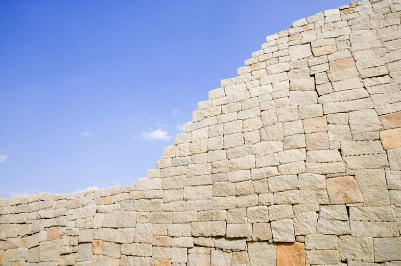 无人,横图,室外,白天,仰视,旅游,度假,名胜古迹,标志建筑,地标,建筑,印度,亚洲,遗迹,墙,云,云朵,云彩,古迹,文物,娱乐,建设,砖墙,城墙,古建筑,废墟,墙壁,墙面,黄色,蓝色,白云,蓝天,天空,天,享受,休闲,旅游胜地,放松,晴朗,南亚,古文明,卡纳塔克邦,印度共和国,卡纳塔克,晴空,彩图,低角度拍摄