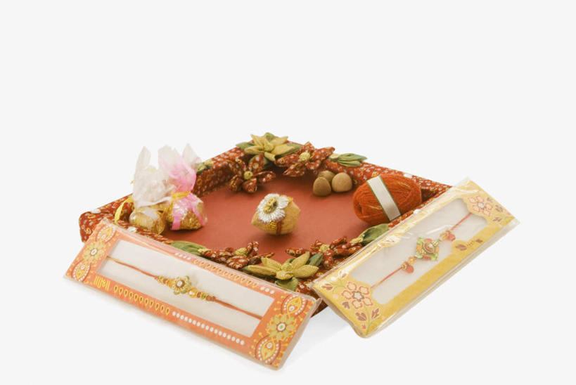 无人,横图,俯视,室内,特写,白天,白色背景,桌面,桌子,装饰,木制,纸盒,盒子,装饰品,一个,包装盒,木制品,绳子,饰品,手链,首饰,摄影,手镯,影棚,单个,绳索,华丽,修饰,点缀,镯子,衬托,美观,雅致,雅观,彩图,高角度拍摄,影棚拍摄,拍摄