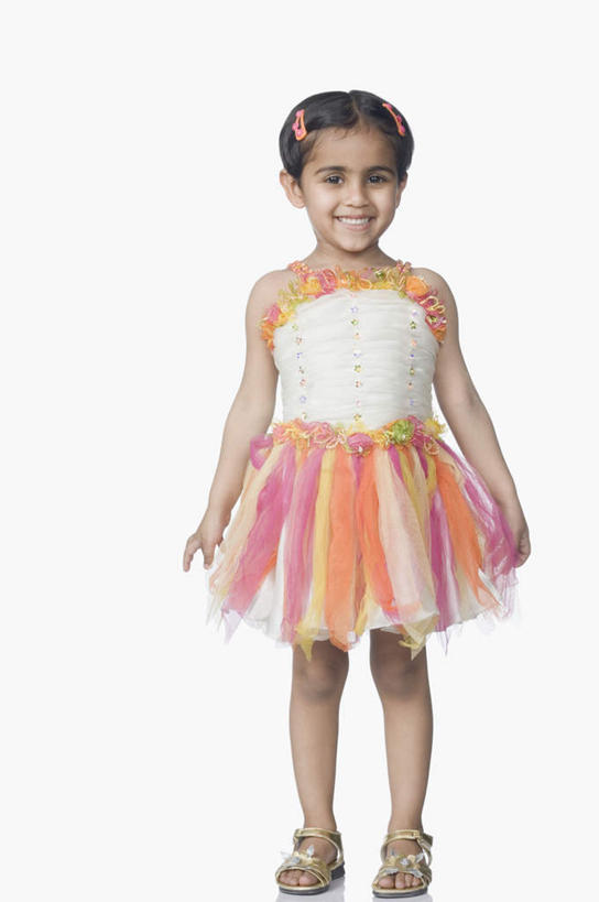 儿童,一个人,站,笑,微笑,露齿笑,竖图,室内,白天,白色背景,正面,裙子,纯洁,亚洲,仅一个女性,仅一个人,连衣裙,注视,小孩,发夹,观察,看,站着,仅一个小孩,可爱,童年,童趣,摄影,影棚,观看,吊带裙,察看,关注,童真,烂漫,无邪,全身裙,天真,女孩,女人,女性,亚洲人,印度人,孩子,站立,彩图,全身,影棚拍摄,拍摄,女生