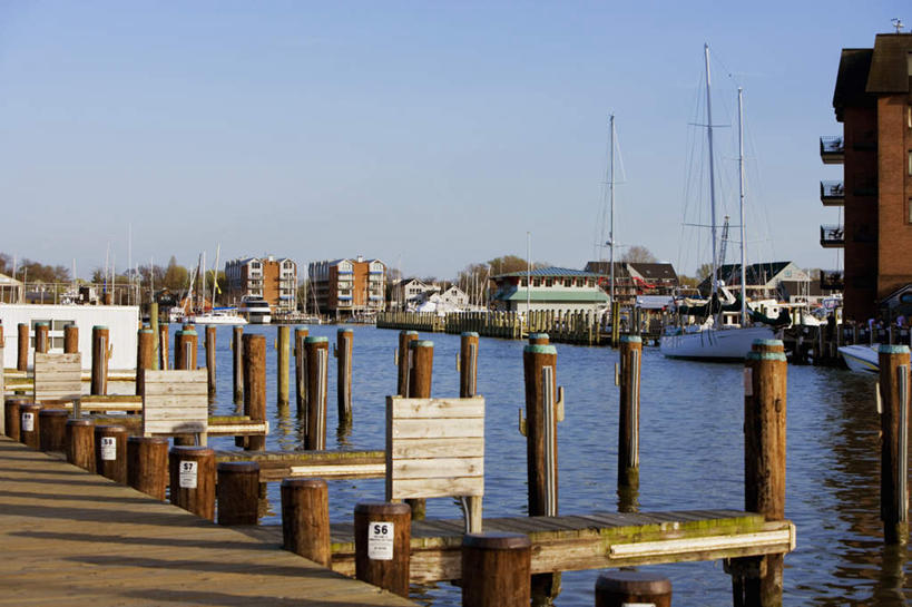 无人,家,码头,横图,室外,白天,正面,度假,河流,美景,水,城市风光,城市,船,美国,阴影,光线,木板,影子,房屋,屋子,河水,景观,水流,桥,木桥,娱乐,楼房,住宅,栈桥,蓝色,蓝天,天空,阳光,天,享受,休闲,景色,放松,晴朗,人行桥,木板桥,北美,北美洲,美洲,万里无云,首府,马里兰州,自由之州,战线之州,马里兰,北亚美利加洲,亚美利加洲,小美国,安纳波利斯,安那波利斯,亚那波里斯,晴空,晴空万里,彩图,房子,摆渡口,埠头,渡口,渡头,货运码头