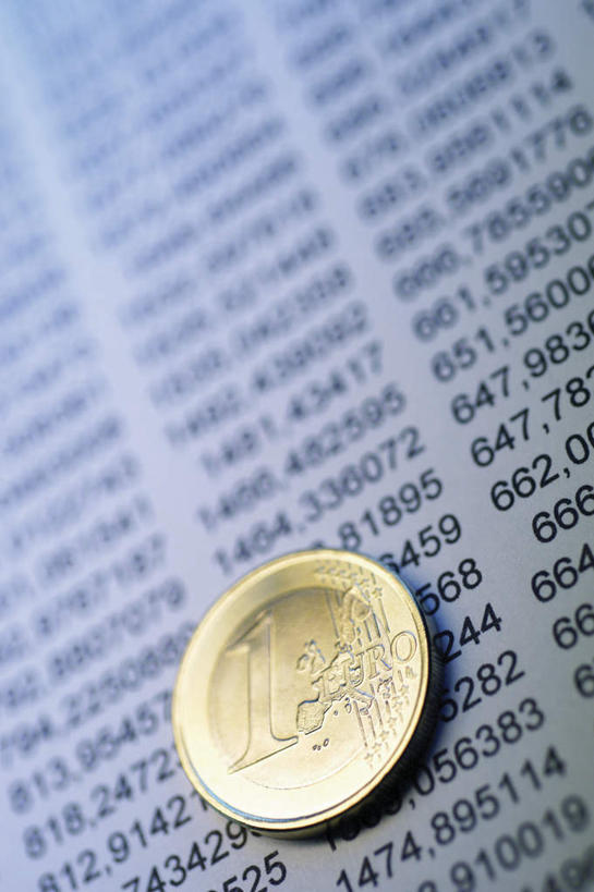 无人,竖图,俯视,室内,特写,白天,钱,数据,静物,标志,材料,档案,钱币,数字,文件,文字,纸,字符,欧元,标识,一个,资料,报表,金融,阿拉伯数字,经济,单个,文档,流通,贸易,货币,现金,硬币,彩图,高角度拍摄