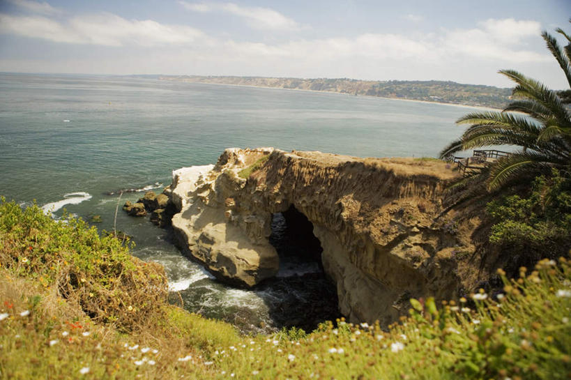 无人,横图,俯视,室外,白天,旅游,度假,草地,草坪,礁石,石头,美景,山,山脉,植物,美国,石子,景观,山峰,山峦,娱乐,草,树,树木,蓝色,绿色,蓝天,天空,自然,群山,天,享受,休闲,景色,放松,生长,晴朗,成长,北美,北美洲,加利福尼亚,自然风光,美洲,加州,圣地亚哥,加利福尼亚州,万里无云,金州,黄金州,圣地牙哥,圣迭戈,北亚美利加洲,亚美利加洲,拉霍亚,礁,石块,岩石,晴空,晴空万里,彩图,高角度拍摄