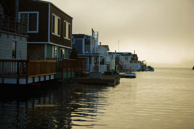 无人,家,码头,横图,室外,白天,正面,度假,草地,草坪,河流,美景,水,植物,城市风光,城市,船,美国,房屋,屋子,河水,景观,水流,娱乐,楼房,住宅,草,树,树木,绿色,自然,享受,休闲,景色,放松,生长,成长,北美,北美洲,加利福尼亚,美洲,加州,加利福尼亚州,金州,黄金州,北亚美利加洲,亚美利加洲,马林县,彩图,房子,摆渡口,埠头,渡口,渡头,货运码头
