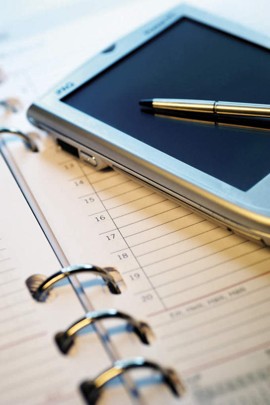 无人,竖图,俯视,室内,特写,白天,商务,科技,静物,科学,笔,办公用品,记事本,水笔,文具,本子,笔记本,学习用品,记录,便捷,联络,通信,掌上电脑,文具用品,科学技术,液晶,PDA掌上电脑,个人数字助理,轻巧,彩图,高角度拍摄,办公