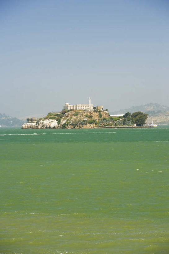 无人,家,竖图,室外,白天,正面,度假,岛屿,美景,沙滩,城市风光,城市,美国,沙子,房屋,屋子,海岸,景观,沙地,娱乐,楼房,住宅,蓝色,蓝天,天空,天,享受,休闲,景色,放松,晴朗,北美,北美洲,加利福尼亚,美洲,加州,加利福尼亚州,万里无云,金州,黄金州,北亚美利加洲,亚美利加洲,恶魔岛,旧金山湾,海滩,列岛,群岛,诸岛,晴空,晴空万里,彩图,房子