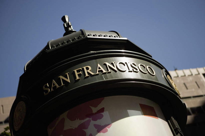 无人,家,横图,室外,白天,仰视,度假,美景,城市风光,城市,美国,阴影,光线,英文,标志,文字,影子,字符,字母,房屋,屋子,景观,娱乐,标识,楼房,圆顶,住宅,蓝色,蓝天,天空,阳光,天,享受,休闲,景色,放松,晴朗,英文字母,北美,北美洲,加利福尼亚,美洲,旧金山,加州,加利福尼亚州,万里无云,圣弗朗西斯科,三藩市,金州,黄金州,北亚美利加洲,亚美利加洲,晴空,晴空万里,彩图,低角度拍摄,房子