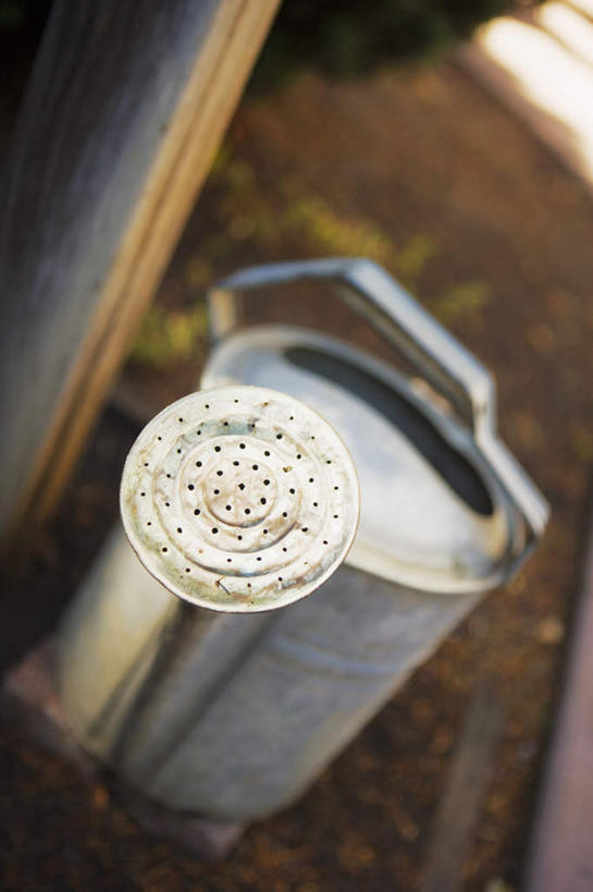 无人,竖图,俯视,室外,特写,白天,旅游,度假,静物,朦胧,模糊,壶,泥土,洒水壶,娱乐,水壶,一个,享受,休闲,放松,单个,浇水壶,彩图,高角度拍摄