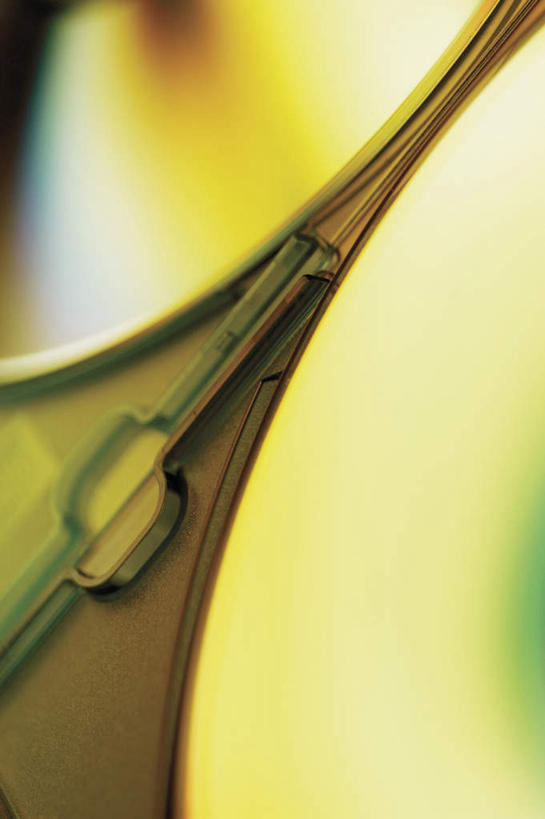 无人,竖图,俯视,室内,特写,白天,数据,静物,两张,阴影,朦胧,模糊,反射,信息,光盘,影子,塑料,光碟,存储介质,盒子,容器,塑料制品,储藏,碟片,存储,CD光盘,储存,CD唱片,CD光碟,CD盒,光盘盒,彩图,高角度拍摄,单片光盘盒,透明光盘盒,贮存