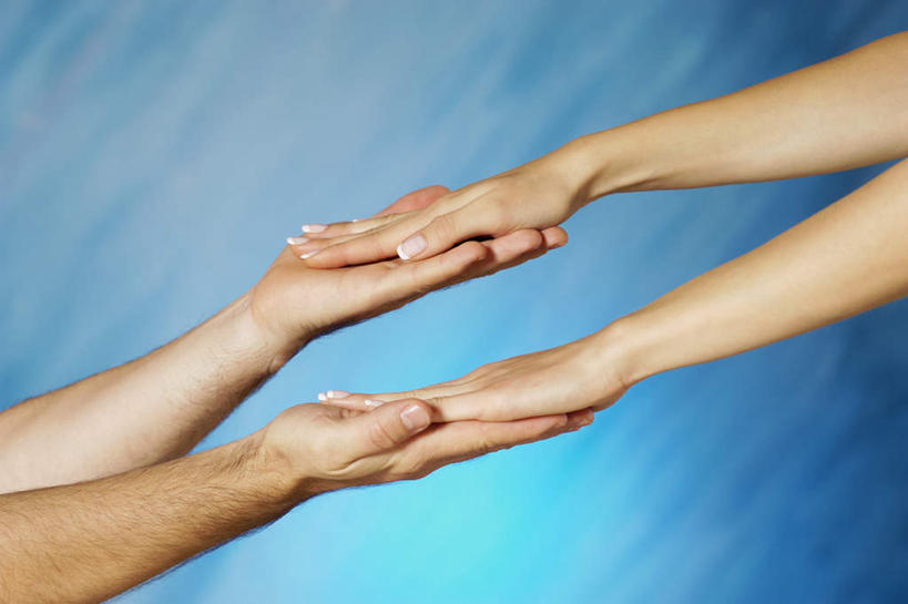 西方人,手,两个人,伙伴,朋友,横图,室内,特写,白天,侧面,友谊,欧洲,欧洲人,双手,阴影,蓝色背景,反射,影子,手部,搭,手语,摄影,影棚,搭着,哑语,语言,交流,友情,男人,男性,年轻男性,年轻女性,女人,女性,白种人,沟通,半身,彩图,影棚拍摄,拍摄