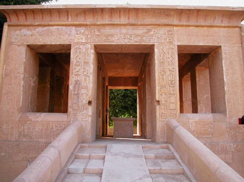 无人,栏杆,横图,室外,白天,仰视,度假,美景,城市风光,城市,雕塑,非洲,埃及,阴影,艺术,装饰,光线,雕刻,雕像,影子,墙,景观,围栏,走道,走廊,过道,神庙,娱乐,护栏,墙壁,墙面,阳光,工艺品,享受,休闲,景色,放松,纪念,美术,古埃及,主题,陈列,北非,阿拉伯埃及共和国,金字塔之国,棉花之国,功能,美学,卡尔纳克神庙,卡纳克神庙,阿非利加洲,底比斯,百门之都,彩图,低角度拍摄