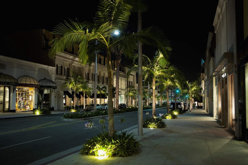 无人,商店,横图,室外,夜晚,正面,购物,度假,消费,美景,城市风光,超市,城市,道路,路,路灯,商场,夜景,公路,照明,美国,阴影,光线,影子,景观,灯光,交通,娱乐,灯,享受,休闲,景色,放松,金融,百货,照亮,北美,北美洲,照明设备,加利福尼亚,美洲,选购,贸易,百货公司,加州,洛杉矶,加利福尼亚州,金州,黄金州,北亚美利加洲,亚美利加洲,血拼,贝弗利山,比华利山,天使之城,马路,彩图,购物商场,购物中心,商业中心