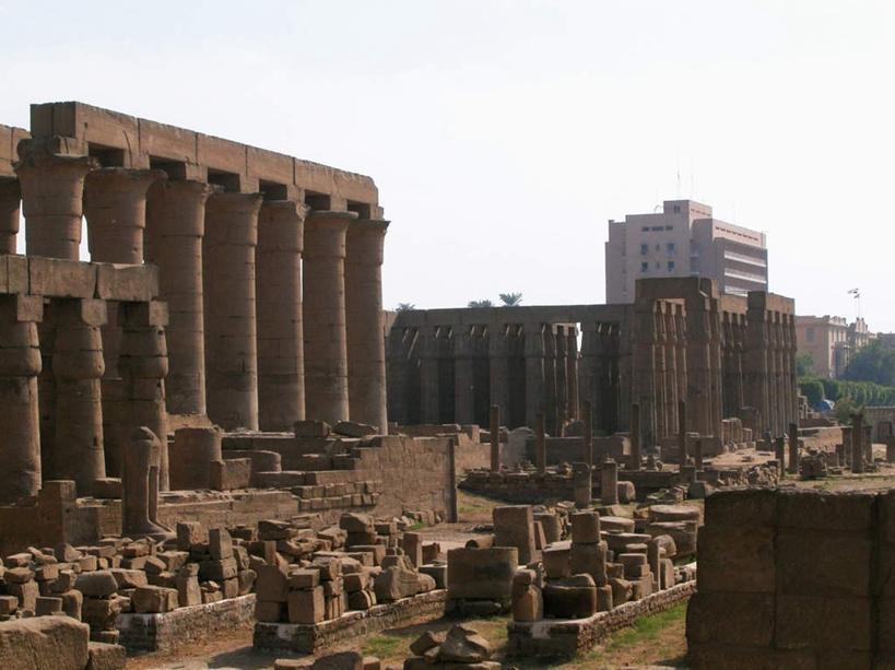 无人,横图,室外,白天,正面,旅游,度假,石头,名胜古迹,地标,非洲,埃及,一排,阴影,遗迹,整齐,光线,石子,影子,柱子,神庙,古迹,历史,文物,娱乐,古建筑,废墟,排列,蓝色,蓝天,天空,阳光,天,享受,休闲,旅游胜地,放松,晴朗,神殿,古埃及,队列,古文明,北非,万里无云,卢克索神庙,路克索神殿,鲁克索神殿,古代七大奇迹,阿拉伯埃及共和国,金字塔之国,棉花之国,阿非利加洲,石块,晴空,晴空万里,彩图,标志性建筑