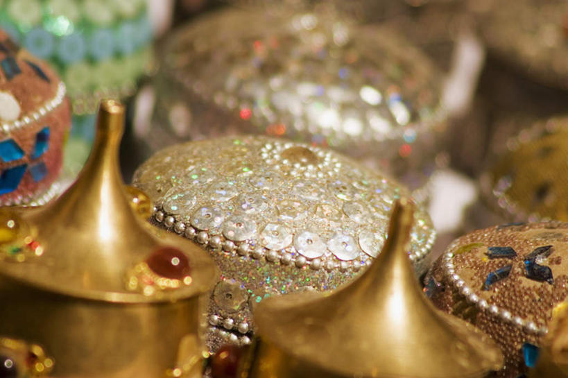 无人,商店,横图,俯视,室外,特写,白天,静物,印度,亚洲,许多,朦胧,模糊,首饰盒,商铺,盒子,容器,储藏,宝石,储存,南亚,拉贾斯坦邦,拉贾斯坦,印度共和国,贾沙梅尔,市肆,商号,彩图,高角度拍摄,店铺,贮存