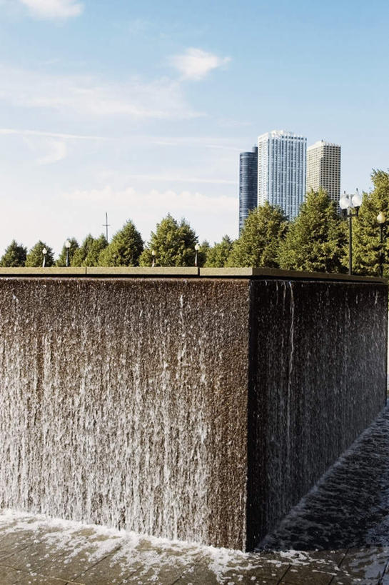 无人,高楼大厦,码头,竖图,室外,白天,正面,度假,美景,植物,城市风光,城市,大厦,港口,建筑,摩天大楼,美国,阴影,光线,影子,墙,景观,云,云朵,云彩,娱乐,墙壁,墙面,树,树木,蓝色,绿色,白云,蓝天,天空,阳光,自然,天,享受,休闲,景色,放松,生长,晴朗,成长,北美,北美洲,美洲,伊利诺斯州,芝加哥,世界屠猪城,巨肩之城,劳动之城,伊利诺伊,伊利诺伊州,伊利诺州,芝加哥市,芝城,林肯之地,北亚美利加洲,亚美利加洲,海军码头,海军军港,海军港,晴空,彩图,摆渡口,埠头,大楼,渡口,渡头,港湾,高层建筑,高楼,海港,货运码头,口岸,摩天楼,商港