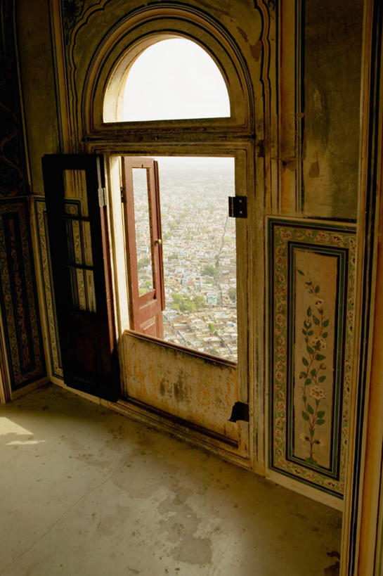 无人,竖图,室外,白天,正面,旅游,度假,绘画,名胜古迹,窗户,标志建筑,地标,建筑,印度,亚洲,遗迹,艺术,装饰,堡垒,城堡,墙,古迹,文化,文物,娱乐,建设,古建筑,玻璃窗,壁画,墙壁,墙面,享受,休闲,旅游胜地,放松,华丽,修饰,点缀,要塞,南亚,古文明,首府,拉贾斯坦邦,拉贾斯坦,印度共和国,老虎堡,衬托,美观,雅致,雅观,红粉之城,斋普尔,设防,画画,彩图,胜利之城