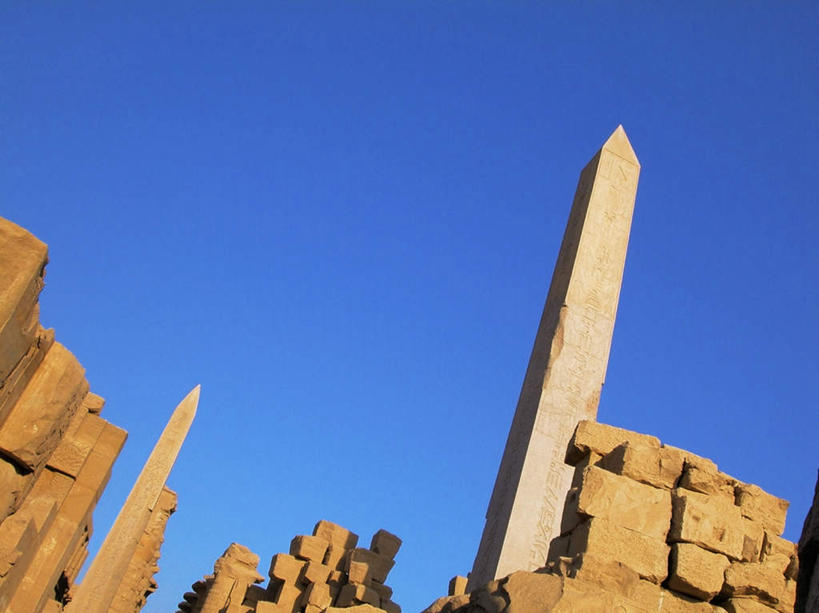 无人,横图,室外,白天,仰视,旅游,度假,名胜古迹,标志建筑,地标,建筑,非洲,埃及,阴影,遗迹,光线,影子,建筑群,围墙,神庙,古迹,文物,娱乐,建设,古建筑,蓝色,蓝天,天空,阳光,天,享受,休闲,旅游胜地,放松,晴朗,古埃及,古文明,北非,万里无云,阿拉伯埃及共和国,金字塔之国,棉花之国,卡尔纳克神庙,卡纳克神庙,阿非利加洲,底比斯,百门之都,晴空,晴空万里,彩图,低角度拍摄